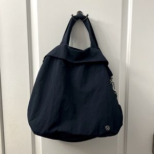 Lululemon on my level bag